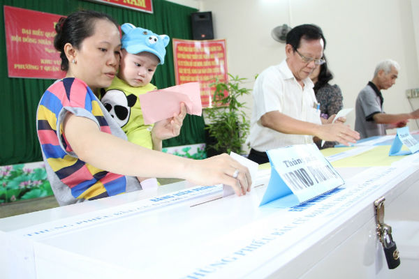 Người dân TP.HCM tham gia bầu cử (ảnh Gia Huy)