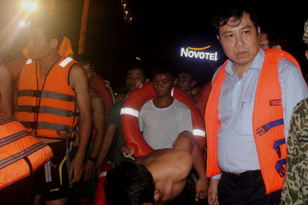 Chủ tịch UBND thành phố Đà Nẵng Huỳnh Đức Thơ có mặt trực tiếp chỉ đạo công tác cứu nạn