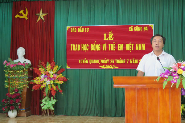 Ông Lê Trọng Minh, Tổng Biên tập Báo Đầu tư phát biểu tại Lễ trao học bổng