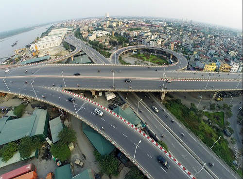 Cầu Vĩnh Tuy nối liền quận Long Biên và trung tâm Thành phố Hà Nội