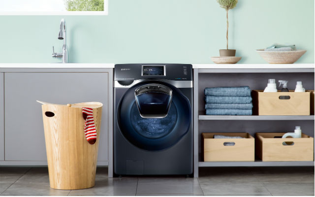 Dòng sản phẩm máy giặt cửa trước Samsung AddWash, cho phép người dùng dễ dàng bổ sung đồ giặt vào bất cứ lúc nào