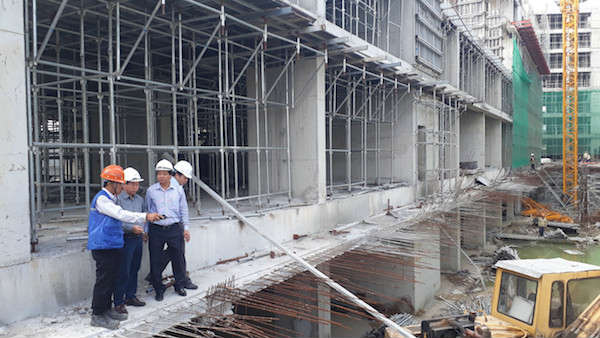 Ông Vũ Văn Phấn – Phó Cục trưởng Cục quản lý nhà và thị trường bất động sản, Bộ Xây dựng đi kiểm tra tiến độ nhà ở xã hội P.H Nha Trang