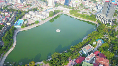 Saigontel Central Park nằm đối diện với Hồ điều hòa rộng lớn.