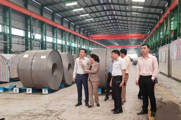 Đoàn thẩm định thăm nhà máy sản xuất thép của Công ty Cổ phần thép TVP.