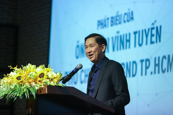 Ông Trần Vĩnh Tuyến, Phó Chủ tịch UBND TP.HCM đánh giá cao ứng dụng Lokaloop trong việc giúp giải quyết vấn đề tắc nghẽn giao thông đô thị