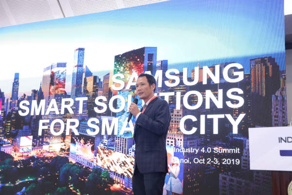Ông Võ Hồng Hải, Giám đốc phụ trách khối Công nghệ thông tin và Doanh nghiệp tại Công ty Điện tử Samsung Vina phát biểu tại phiên hội thảo Thành phố thông minh
