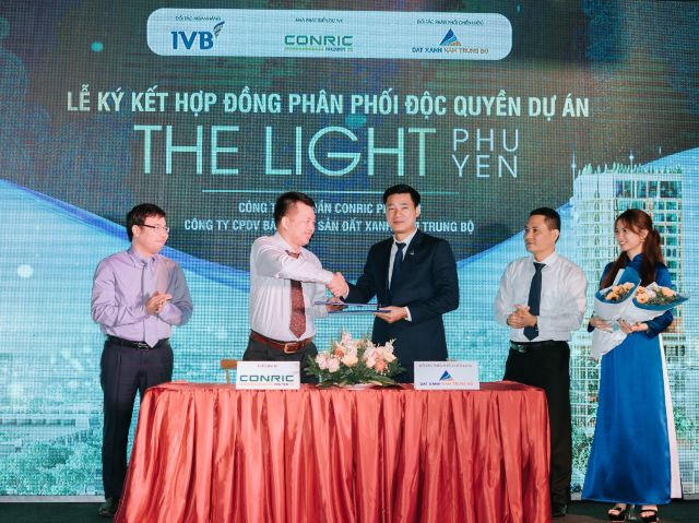 Lễ ký kết hợp tác phân phối độc quyền Dự án giữa Chủ đầu tư Conric Phú Yên và Đất Xanh Nam Trung Bộ.