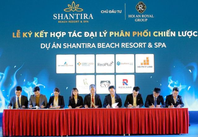 8 đơn vị phân phối ký kết cùng Tập đoàn Hoàng Gia Hội An để chính thức trở thành đơn vị phân phối chiến lược Dự án Shantira Beach Resort & Spa.