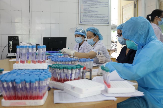 Tiếp nhận mẫu bệnh phẩm xét nghiệm tại CDC Đà Nẵng