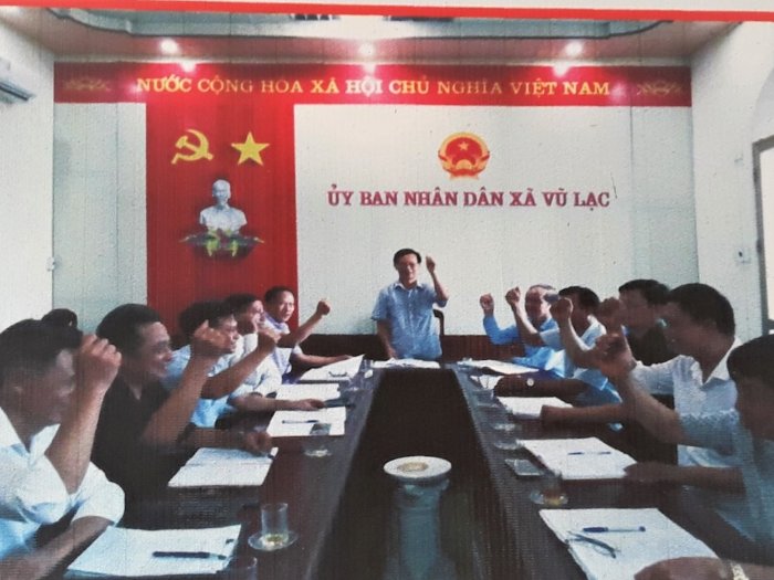 Biểu quyết Nghị quyết số 02-NQĐU ngày 27-12-2017 của BCH Đảng ủy về xây dựng xã Vũ Lạc sáng - xanh - sạch