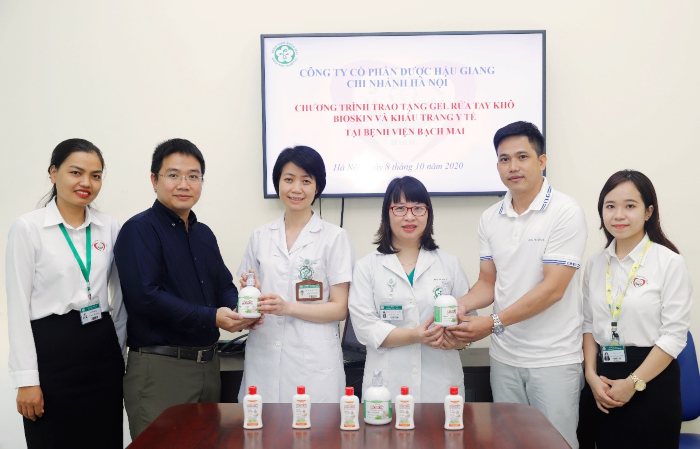 Dược Hậu Giang tiếp tục tài trợ hơn 80.000 khẩu trang y tế và hơn 25.000 chai gel rửa tay Bioskin cho các bệnh viện tại 4 tỉnh thành.