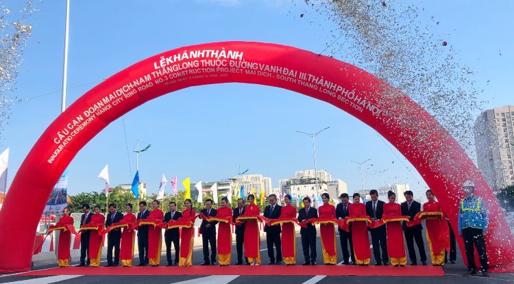 Lễ cắt băng khánh thành công trình cầu cạn Mai Dịch - Nam Thăng Long.