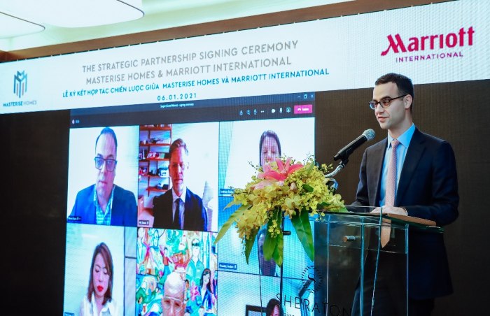 Ông Alexander Tatsis - Trưởng phòng kinh tế, đại diện Lãnh Sự Quán Hoa Kỳ tại Việt Nam phát biểu tại lễ ký kết hợp tác giữa Masterise Homes & Marriott International