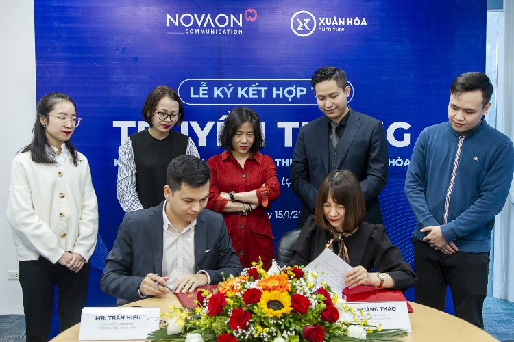 Đại diện lãnh đạo Novaon Communication & Xuân Hoà ký kết hợp tác
