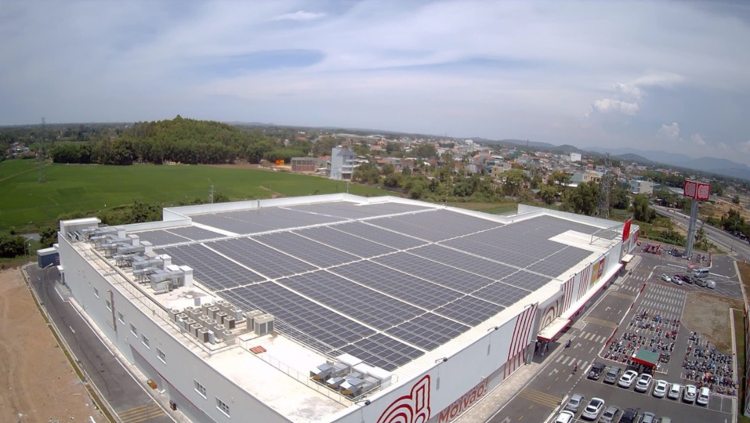 Hệ thống điện mặt trời do GreenYellow đầu tư trên mái Go tại Quảng Ngãi, Việt Nam.