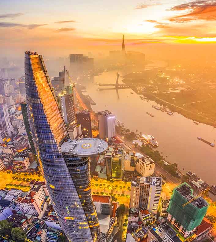 Bầu trời Sài Gòn rực rỡ ánh bính minh