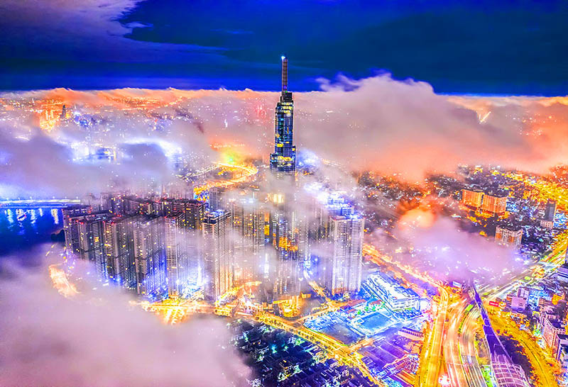 Sương mây bao phủ tòa nhà Landmark 81