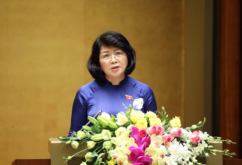 Phó Chủ tịch nước Đặng Thị Ngọc Thịnh trình bày Tờ trình đề nghị Quốc hội phê chuẩn EVFTA
