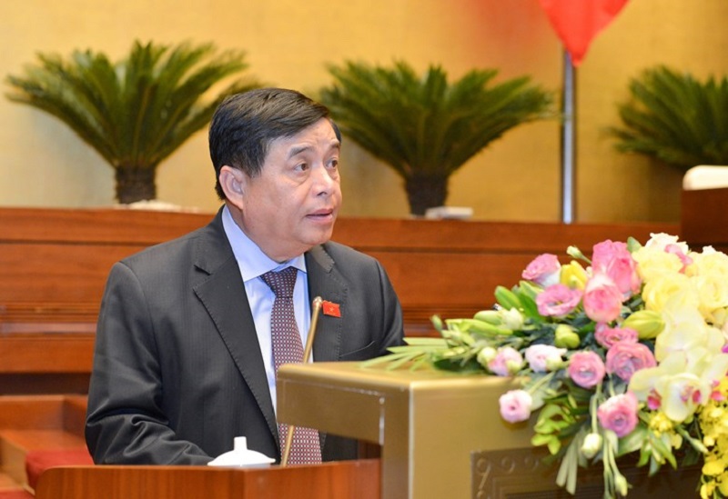 Bộ trưởng Bộ Kế hoạch và Đầu tư Nguyễn Chí Dũng trình bày báo cáo thuyết minh về Hiệp định EVIPA