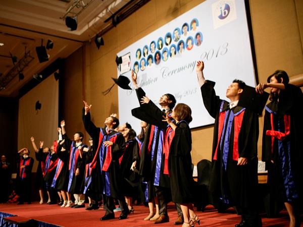 Nhiều sinh viên Việt Nam đã tốt nghiệp các trường đại học có vốn FDI tại Việt Nam, như RMIT...
