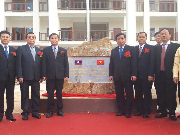 Trường PTTH Viêng phu kha được xây dựng bằng nguồn vốn ODA của Việt Nam dành cho Lào