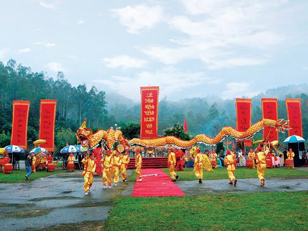 Lễ hội Vua Mai được huyện Nam Đàn tổ chức hàng năm