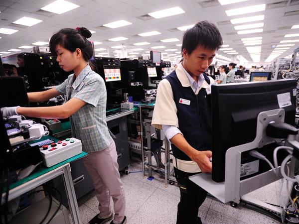 Ba điểm nghẽn cơ bản của nền kinh tế Việt Nam là cơ sở hạ tầng, thể chế và nhân lực. Ảnh: Đức Thanh