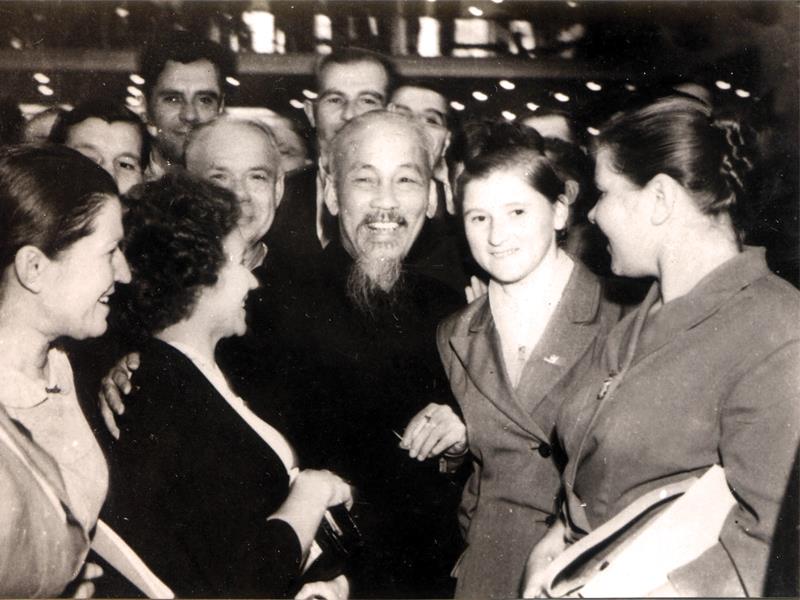 Chủ tịch Hồ Chí Minh luôn coi trọng công tác đối ngoại, mở cửa hội nhập với thế giới 	(ảnh tư liệu) 