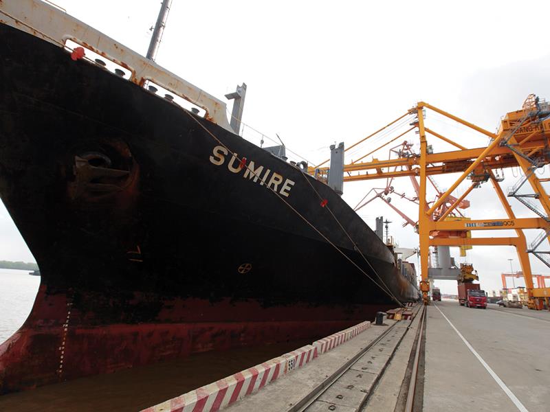 Hàng xuất khẩu của Việt Nam bị các hãng tàu thu rất nhiều loại phụ phí 	ảnh: đức thanh