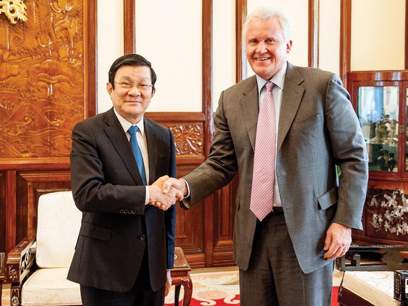Chủ tịch nước Trương Tấn Sang (bên trái) tiếp ông Jeffrey R. Immelt, Chủ tịch Tập đoàn GE trong chuyến thăm Việt Nam mới đây. Ảnh: G.E