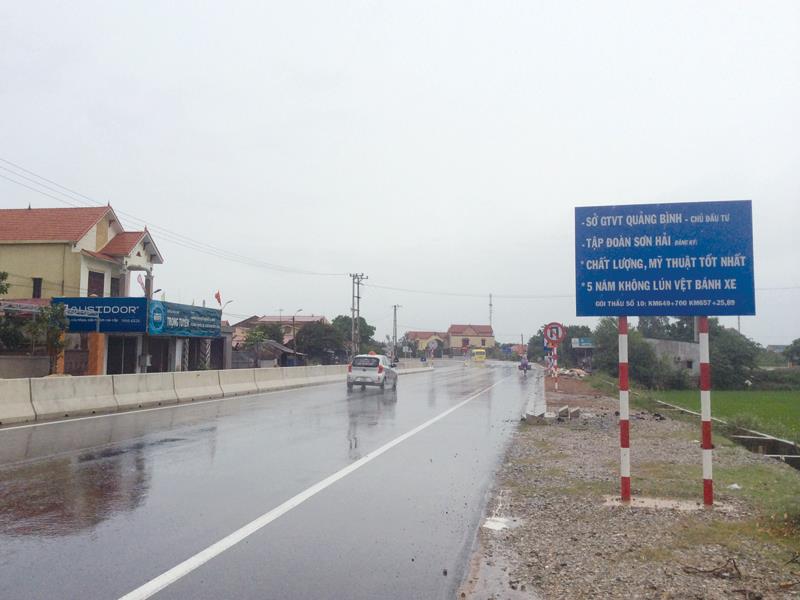 Tuyến Quốc lộ 1 qua Quảng Bình đã hoàn thành nâng cấp để đưa vào khai thác 	ảnh: anh minh