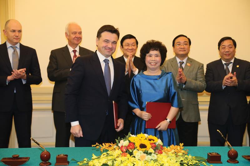 Bà Thái Hương và ông Andrey Vorobiev Iu ký thỏa thuận hợp tác giữa Tập đoàn TH và chính quyền tỉnh Mátxcơva