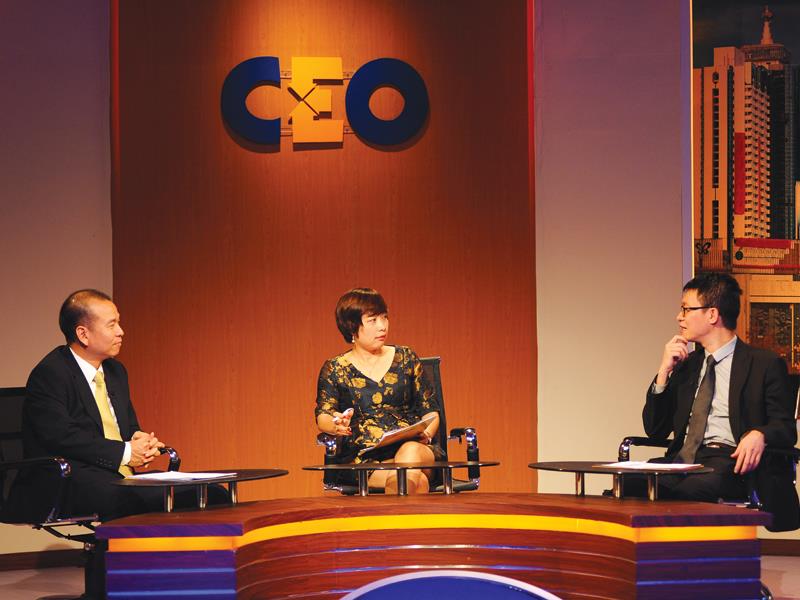 Bà Đỗ Thị Hồng Hạnh, Phó chủ tịch HĐQT, Giám đốc Điều hành Công ty cổ phần Bán đấu giá Lạc Việt (ngồi giữa) là CEO của doanh nghiệp cần tư vấn