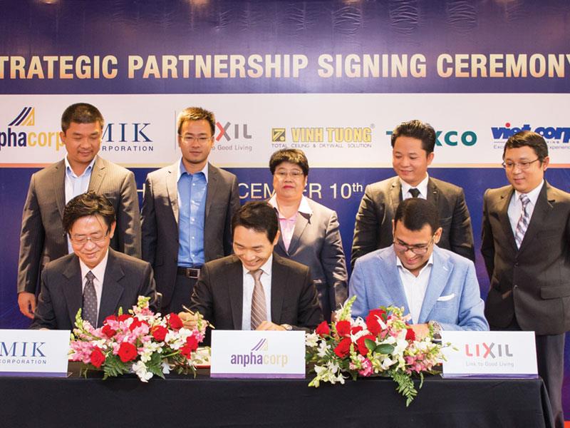 Lễ ký kết hợp tác chiến lược giữa Lixil International Pte, Ltd với Anpha Corporation và MIK Corporation.