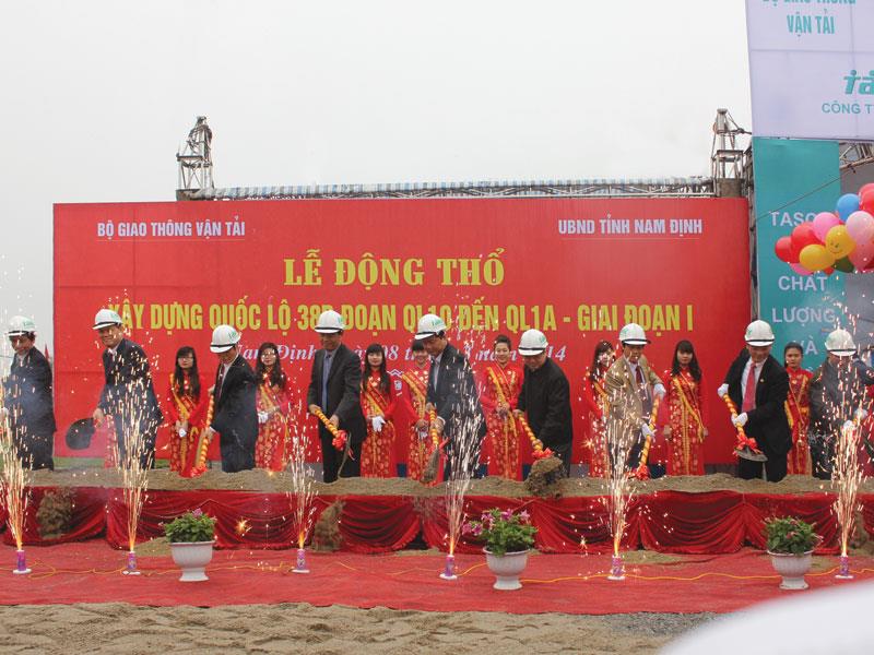 Nhiều công trình giao thông trên địa bàn Nam Định được khởi công làm tăng sức hút đầu tư của tỉnh