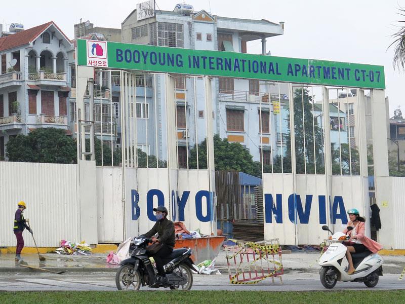 Lô đất ký hiệu CT-07 có tiến độ xây dựng khẩn trương nhất trong số 6 lô đất xây dựng Khu chung cư quốc tế Booyoung Vina 	ảnh: quang hà