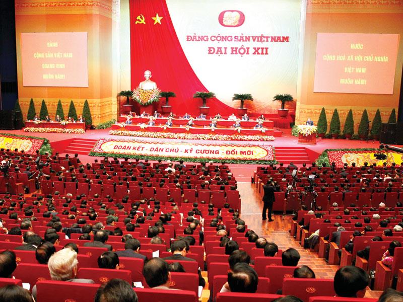 Các đại biểu dự Đại hội đều thống nhất quan điểm, Việt Nam phải tiếp tục đổi mới mạnh mẽ hơn nữa, hiệu quả hơn nữa nếu không muốn tụt lại phía sau