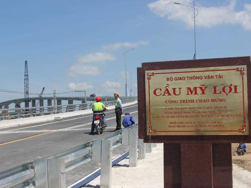 Cầu Mỹ Lợi bắc qua sông Vàm Cỏ nối Long An với Tiền Giang là một công trình do TEDI tư vấn thiết kế