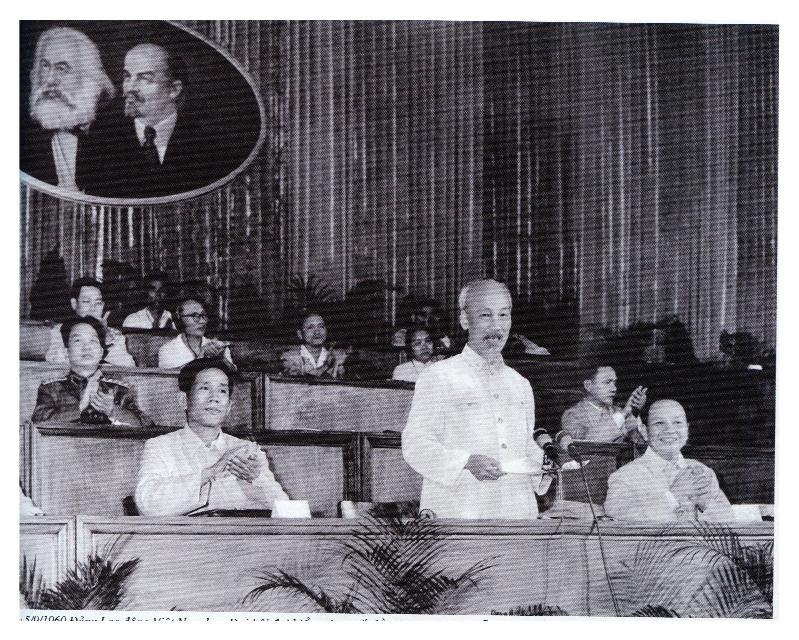 Chủ tịch Hồ Chí Minh tại Đại hội Đảng toàn quốc lần thứ III (9/1960), thông qua Kế hoạch 5 năm lần thứ nhất. Giai đoạn này, Người đã nêu nhiều tư tưởng đổi mới trong xây dựng, phát triển đất nước.