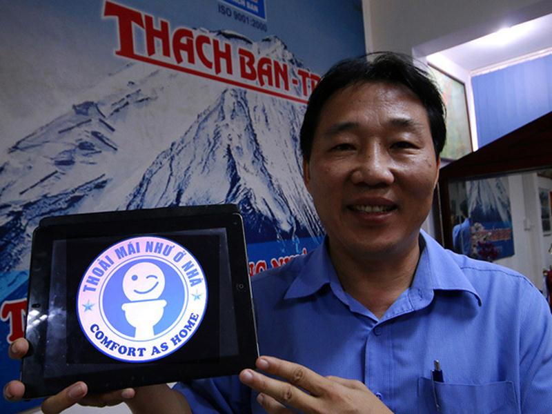 Ông Nguyễn Hồng Sơn, Chủ tịch HĐQT kiêm Giám đốc Công ty cổ phần Thạch Bàn miền Trung, Phó ban thường trực Dự án Xã hội hoá nhà vệ sinh cộng đồng 