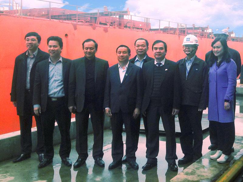 Lãnh đạo tỉnh và Ban quản lý KKT tỉnh Hà Tĩnh thăm quan cảng Vũng Áng