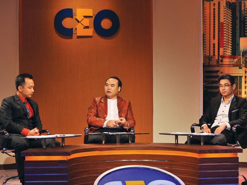 Ông Nguyễn Xuân Hùng, Giám đốc Công ty TNHH một thành viên Lan Ngọc Đông Dương (ngồi giữa) làm CEO trong tình huống này