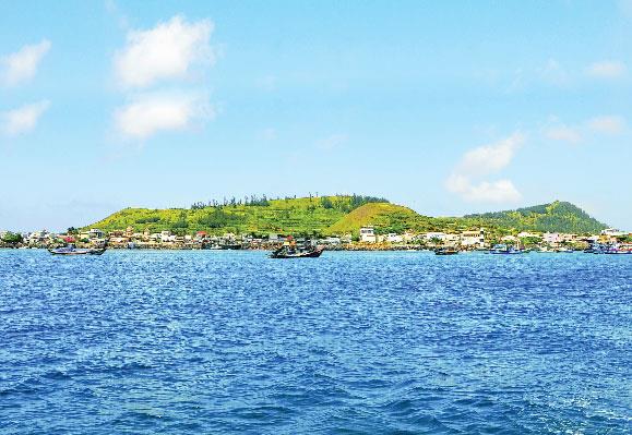 Lý Sơn từ một hòn đảo hoang vu, nay hàng năm đón trên 95.000 lượt khách.