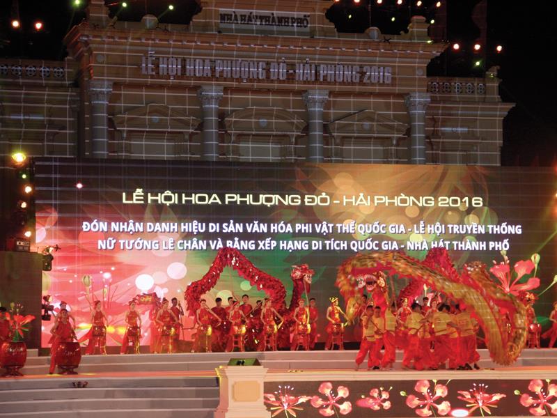 Nhiều tiết mục đặc sắc được biểu diễn tại Lễ hội Hoa phượng đỏ - Hải Phòng 2016.