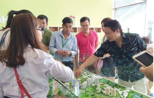 Khách hàng tìm hiểu Dự án Ecolife Capital (đường Lê Văn Lương) thuộc danh sách 45 Dự án mới công bố.