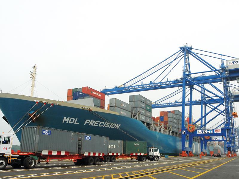 Xây dựng trung tâm logistics cho hệ thống cảng Thị Vải - Cái Mép là bước đi đón đầu, nhằm đáp ứng nhu cầu giao thương của một vùng kinh tế năng động. Ảnh: Lê Toàn