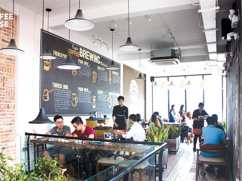 Để mở 1 cửa hàng, The Coffee House phải đầu tư từ 80.000 đến 300.000 USD.