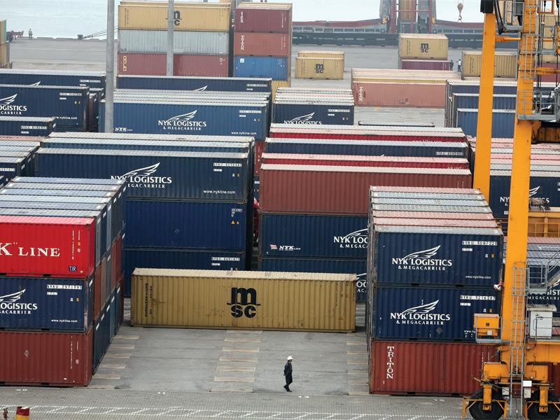 Hoạt động xuất nhập khẩu tăng tốc dịp cuối năm có thể tác động tích cực đến nhóm cổ phiếu cảng biển. Ảnh: Đ.T