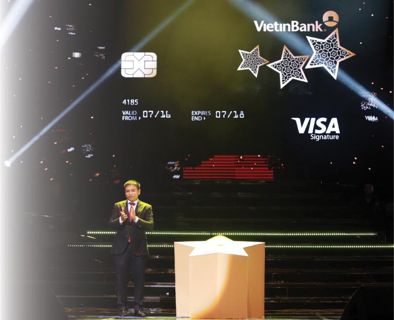  Ông Nguyễn Văn Thắng, Ủy viên dự khuyết Ban Chấp hành Trung ương Đảng, Đại biểu Quốc hội, Chủ tịch HĐQT VietinBank công bố ra mắt thẻ  tín dụng quốc tế VietinBank Visa Signature.