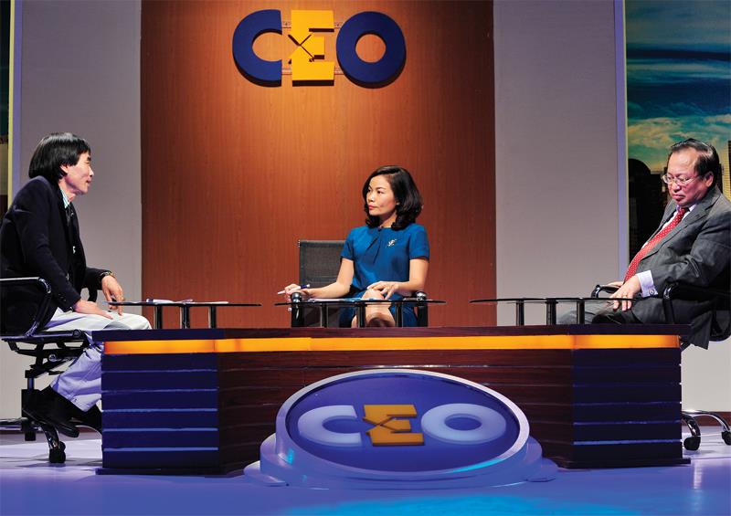 Bà Lê Thị Thảo, lãnh đạo phát triển hệ thống phân phối Tập đoàn NuSkin Enterprises (ngồi giữa) trong vai trò CEO của tình huống này.